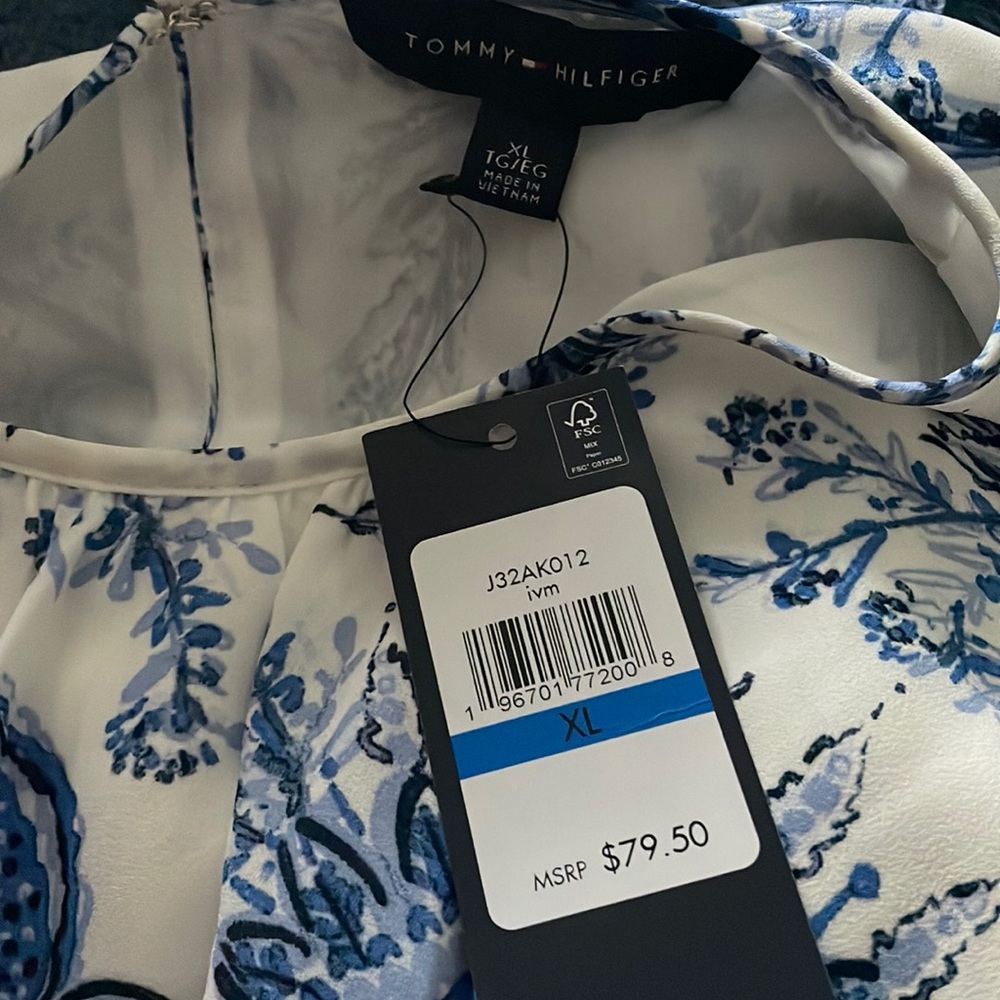 New never used Tommy Hilfiger long sleeve women size xl perfect for events